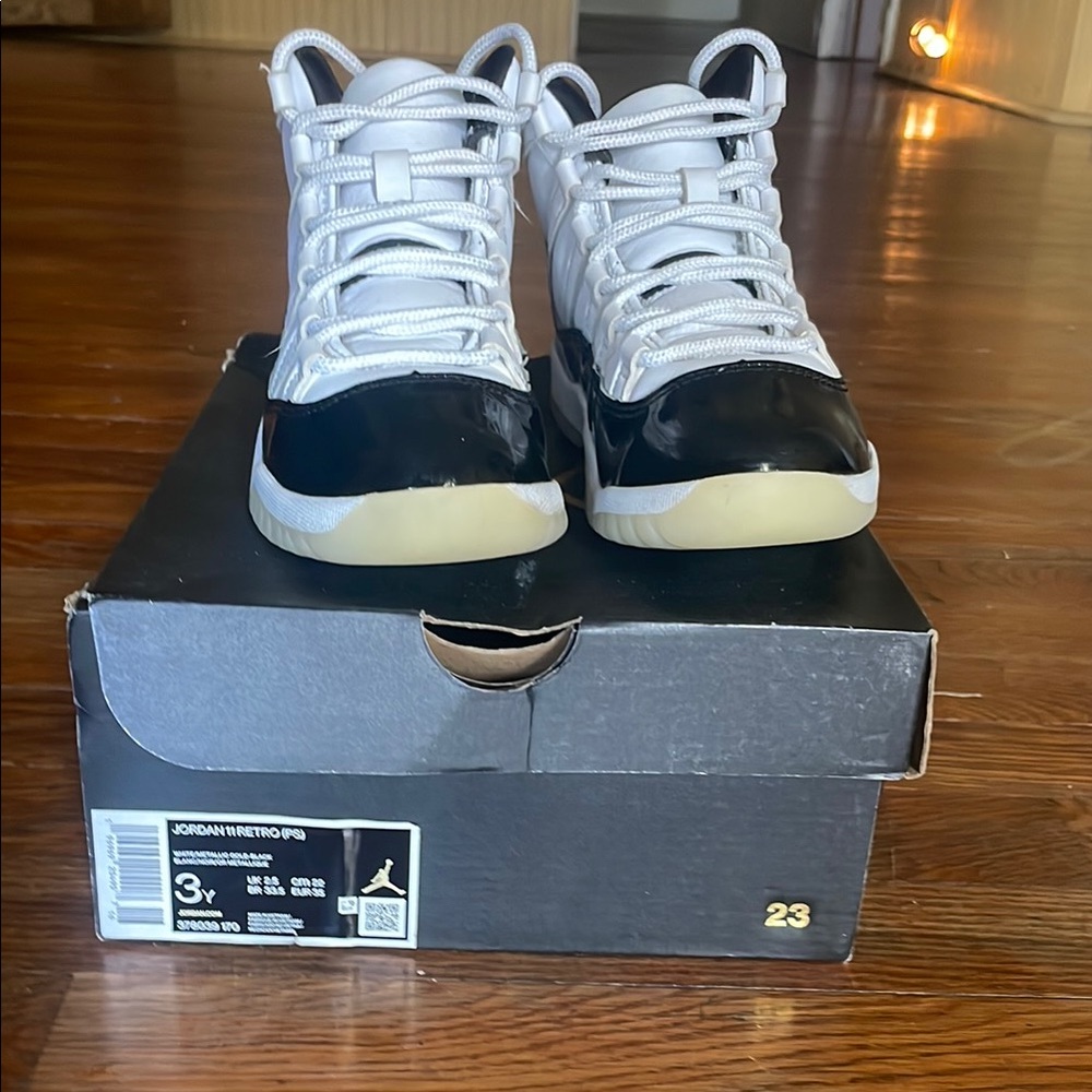 Kids Jordan 11 Retro (PS) size 3Y